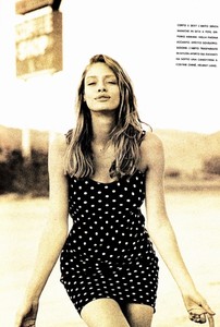 marieclaire_italia_june_1990_15.thumb.jpg.619098788fbd529cefe6c1ad1865a4c4.jpg