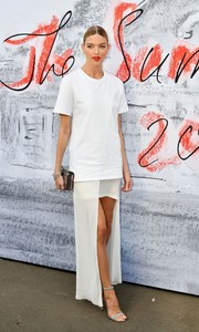 martha-hunt-serpentine-gallery-summer-party-in-london-06-19-2018-0.thumb.jpg.41217bd07d319881812d95c5eee8db47.jpg