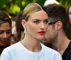 martha-hunt-serpentine-gallery-summer-party-in-london-06-19-2018-2.thumb.jpg.0cdce108773255d3a305ea51c46129e1.jpg