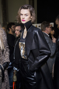 max-mara-bks-g-rf18-8981.thumb.jpg.b4b59eb28ac749afa762fccbacca1e10.jpg