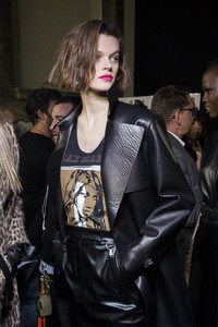 max-mara-bks-g-rf18-8984.thumb.jpg.b926c8465c087891d90bfdef033ce6bc.jpg