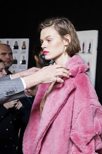 max-mara-bks-g-rf18-9095.thumb.jpg.c40f87bf6f0ba72e68dc893c72da55ac.jpg