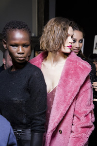 max-mara-bks-g-rf18-9116.thumb.jpg.f55ff9346f10d1fb88118d393e318ff1.jpg