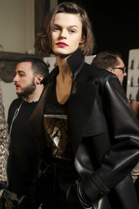 max-mara-bks-sw-rf18-0085.thumb.jpg.7ed355478f3a318d68822db696ec705b.jpg