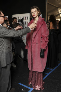 max-mara-bks-sw-rf18-0189.thumb.jpg.a6983c9b543bcbe4c214f56673434b4a.jpg