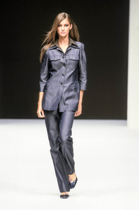 max-mara-ss-2000-1.thumb.jpg.112ef9272af477c5ceb5c027e82b24af.jpg