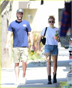 miley-cyrus-liam-hemsworth-wednesday-photos-01.jpg