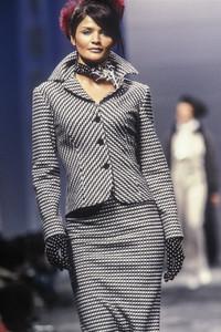 missoni-fw-1995-2.thumb.jpg.890f67dbf7f8a9c91c7b0cd602b5e3a0.jpg