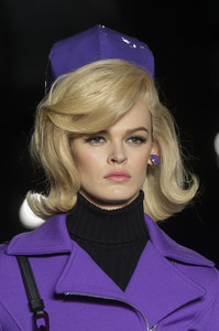 moschino-clp-rf18-2965.thumb.jpg.29e3ea0cb0f0e195484e22afedfae03b.jpg