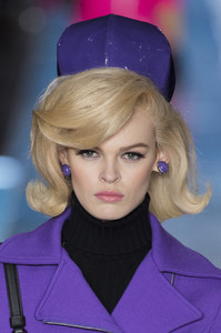 moschino-clpa-rf18-9442.thumb.jpg.1ae4466dd4e9d6085adeb95340576c24.jpg