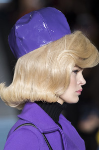 moschino-clpa-rf18-9450.thumb.jpg.ec58b03a6d0bef625bdb0c5d10d61acd.jpg