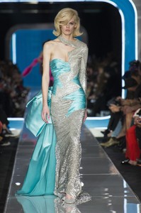 moschino-rf18-2680.thumb.jpg.1836933ccf3c56584f6f7dc66d0ae6d1.jpg