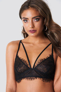 nakd_scalloped_lace_strap_bra_1013-000230-0002_03a.jpg