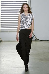 narciso-rodriguez-resort19-19(1).thumb.jpg.fc5f52878717ae696072ba688340bce7.jpg
