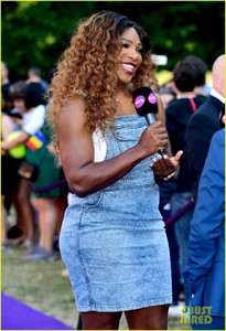 serena-williams-stops-by-womens-tennis-association-event-in-london-04.jpg