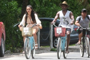 shanina-shaik-and-dj-ruckus-sights-by-bike-in-tulum-5.jpg