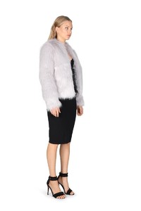 taylor_fur_jacket_side_18cs05500.jpg