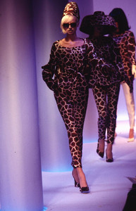 thierry-mugler-ss-1996-8.thumb.JPG.57dda96900a9aecfccbeb11bfab7c7dd.JPG