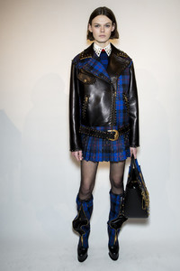versace-bks-z-rf18-7278.thumb.jpg.00c7ca1fa830ca3da770187719d0ff0e.jpg