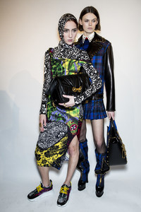 versace-bks-z-rf18-7281.thumb.jpg.88e6d06cda5ef587808cf74dbc096501.jpg