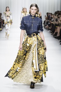 versace-rs18-5667.thumb.jpg.c2a5c5dc9a8226b1ff8209bb570cefcf.jpg