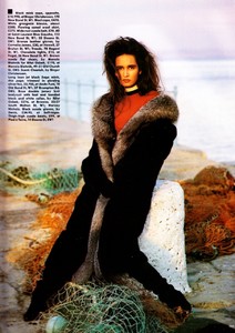 vogue_uk_nov_1988_22.thumb.jpg.294da3d4110bc059196fde8d3f203d41.jpg