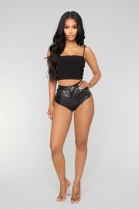 06-08-18_Studio_2_PGI1296_Black_JL_1.jpg