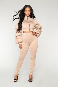 06-12-18_Studio1_FN30421_Taupe_1504.jpg