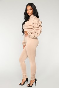 06-12-18_Studio1_FN30421_Taupe_1510.jpg