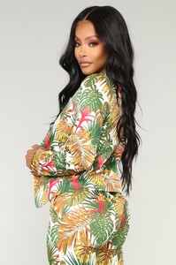06-13-18_Studio2__J6075_Green_48_PLEASE_CROP_INTO_TOP.jpg