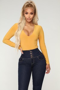 06-14-18_Studio_2MB1037_Mustard0923_AG.jpg