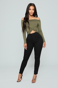 06-26-18_Studio_2_11-42-18_JT31004L_Olive0422_AG.jpg