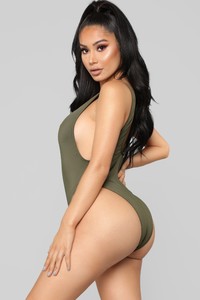 06-27-18_Studio_2_12-00-22_1093S_Olive0537_AJ.jpg