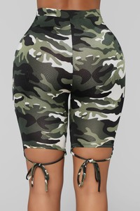 06-28-18_Studio_2_11-24-57_FN30353_Camouflage1001_AJ.jpg