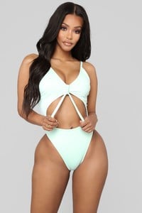 06-28-18_Studio_2_1791_Mint_27718-56_AM__CC_NT.jpg