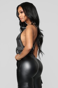 07-03-18_Studio_2_12-01-33_5735_Black0616_NT.jpg