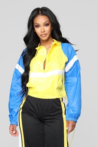 07-05-18_Studio_2_11-04-37_TGI1239_Yellowcombo0462_AJ.jpg
