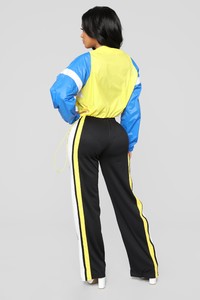 07-05-18_Studio_2_11-05-10_TGI1239_Yellowcombo0467_AJ_eacfe387-2fe6-4bd2-bffe-be6666040c1f.jpg