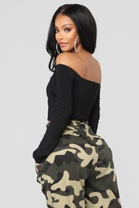 07-10-18_Studio_2_11-39-38_186007_Black0536_AJ.jpg