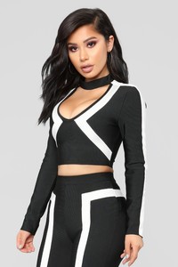 07-10-18_Studio_2_15-21-47_1232667FN_BlackWhite0648___MAKE_UP_STAIN___3_QT_CROP_3__NT_NT.jpg