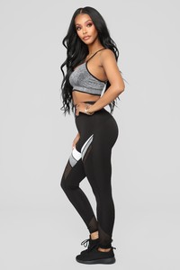 07-11-18_Studio_2_11-21-45_YP709_Black0429_NT.jpg