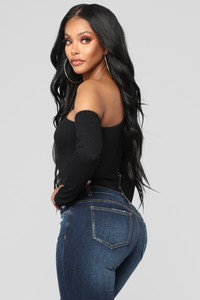 07-11-18_Studio_2_14-45-38_T20540LWQ_Black0452_JF.jpg