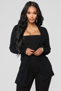 07-17-18_Studio_2_14-17-19__Black_Cardigan0640_JD.jpg