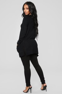 07-17-18_Studio_2_14-17-28__Black_Cardigan0643_JD.jpg