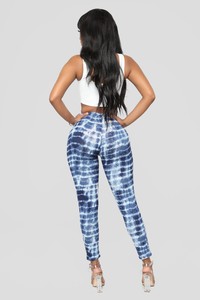 07-19-18_Studio_2_10-13-53_LP088TIEDYEA_Navy0432_NT.jpg