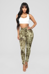 07-19-18_Studio_2_10-17-45_LP088TIEDYEA_Olive0454_NT.jpg