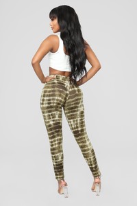 07-19-18_Studio_2_10-18-50_LP088TIEDYEA_Olive0465_NT.jpg