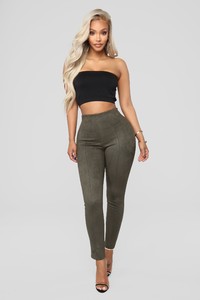 07-20-18_Studio_2_910536_Olive_38562-01_PM__AJ.jpg