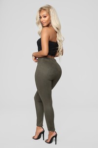 07-20-18_Studio_2_910536_Olive_38622-01_PM__AJ.jpg