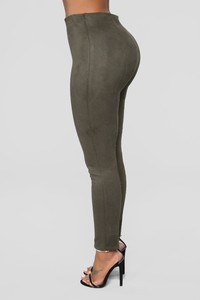 07-20-18_Studio_2_910536_Olive_38692-01_PM__AJ.jpg